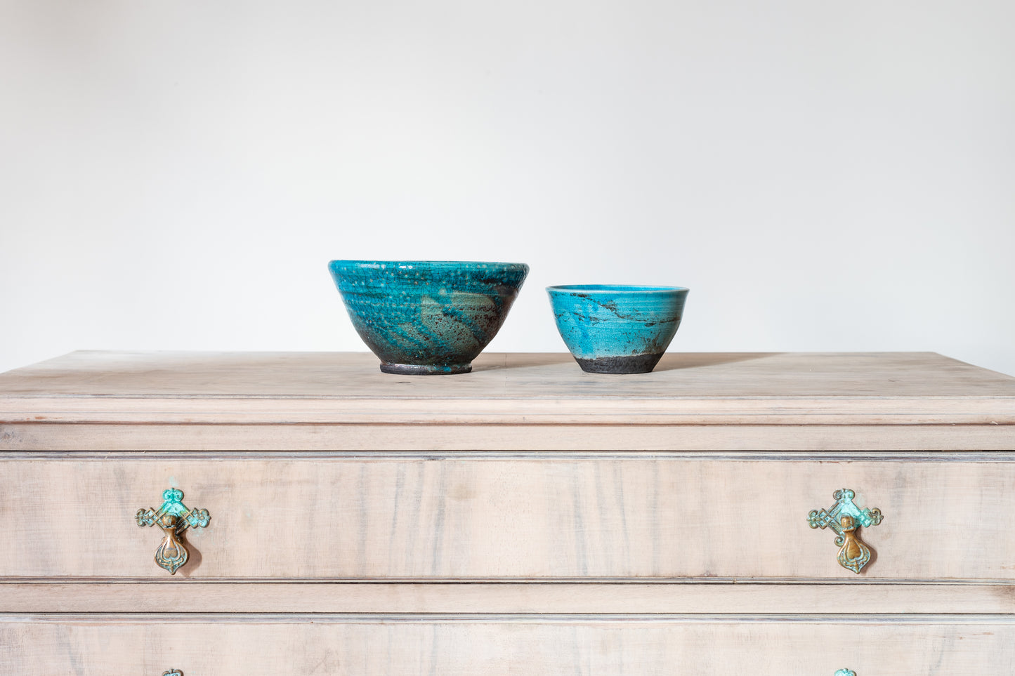PAIR OF TURQUOISE POTTERY BOWLS, 20TH CENTURY