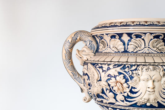 GRAND MAJOLICA JARDINIERE, 19TH CENTURY
